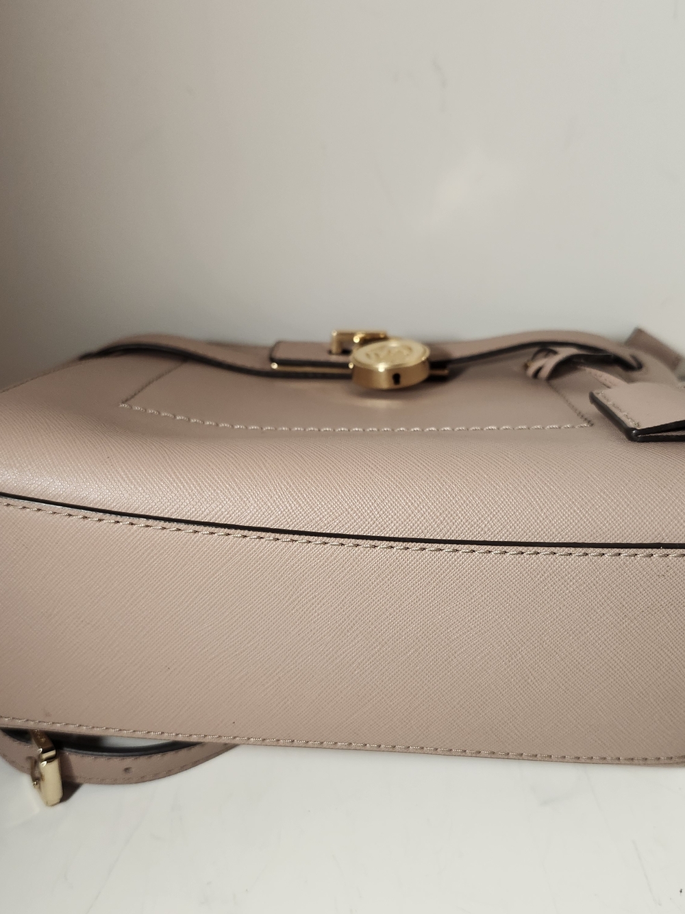 Michael Kors Women's Leather Crossbody Bag in Taupe/ Pastel Pink Hamilton - Picture 9 of 16